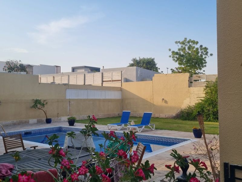 Jumeirah 2 Villa (Room Rental) with Private Pool and Large Garden